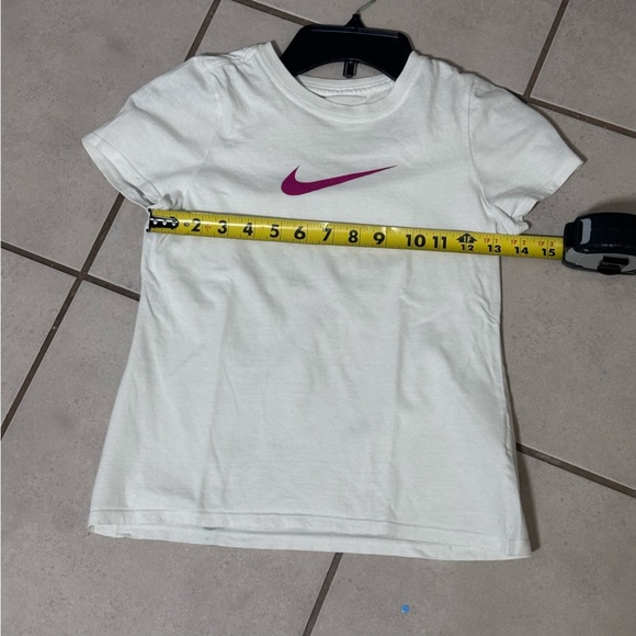 Nike The Nike Tee Kids White T-Shirt Athletic Cut Girls size M. - Picture 4 of 5